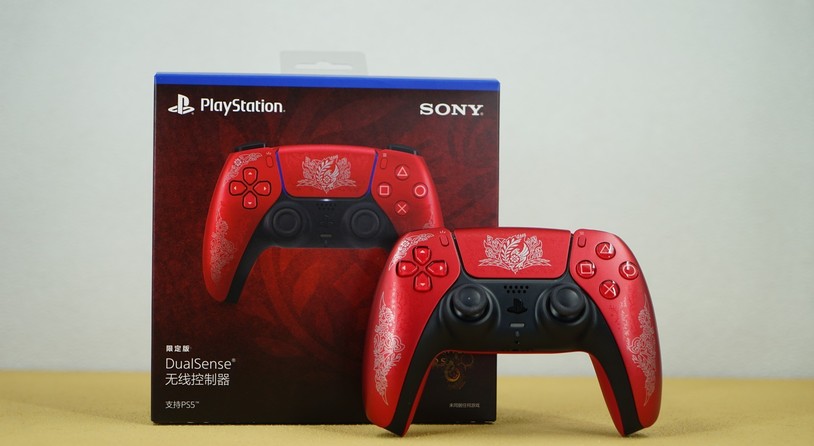 PlayStation《怪物猎人 荒野》联动限量PS5 DualSense手柄开箱图集
