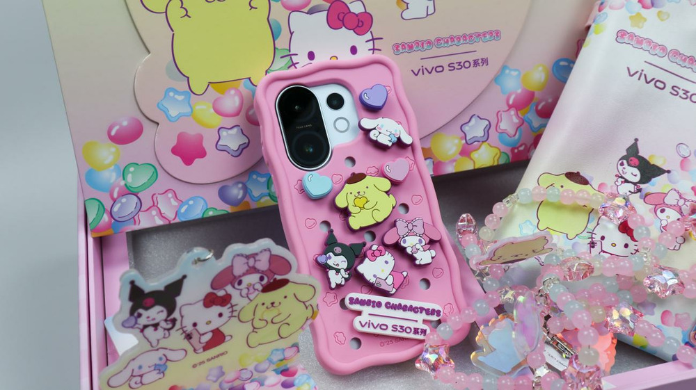 vivo S30系列三丽鸥家族礼盒开箱，是夏日的粉色主题