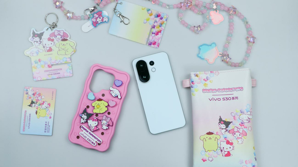 vivo S30系列三丽鸥家族礼盒开箱，是夏日的粉色主题