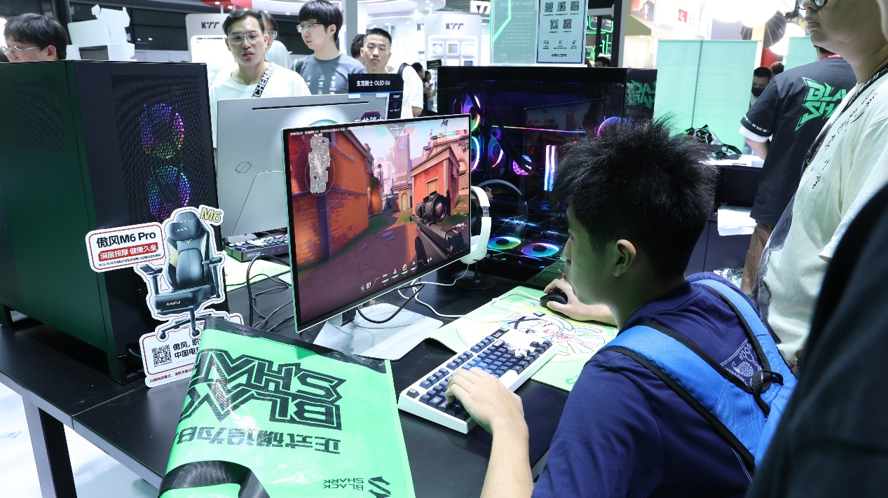 游戏利器！七彩虹iGame显卡及笔记本装备亮相2025 ChinaJoy