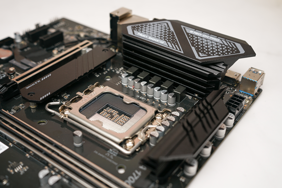 1760081713820312.png 经典射击RPG续作《无主之地4》来了,用艾尔莎BOWMID B760 PRO D4轻松畅玩