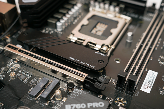 1760081743137581.png 经典射击RPG续作《无主之地4》来了,用艾尔莎BOWMID B760 PRO D4轻松畅玩