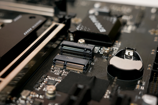 1760081768401890.png 经典射击RPG续作《无主之地4》来了,用艾尔莎BOWMID B760 PRO D4轻松畅玩