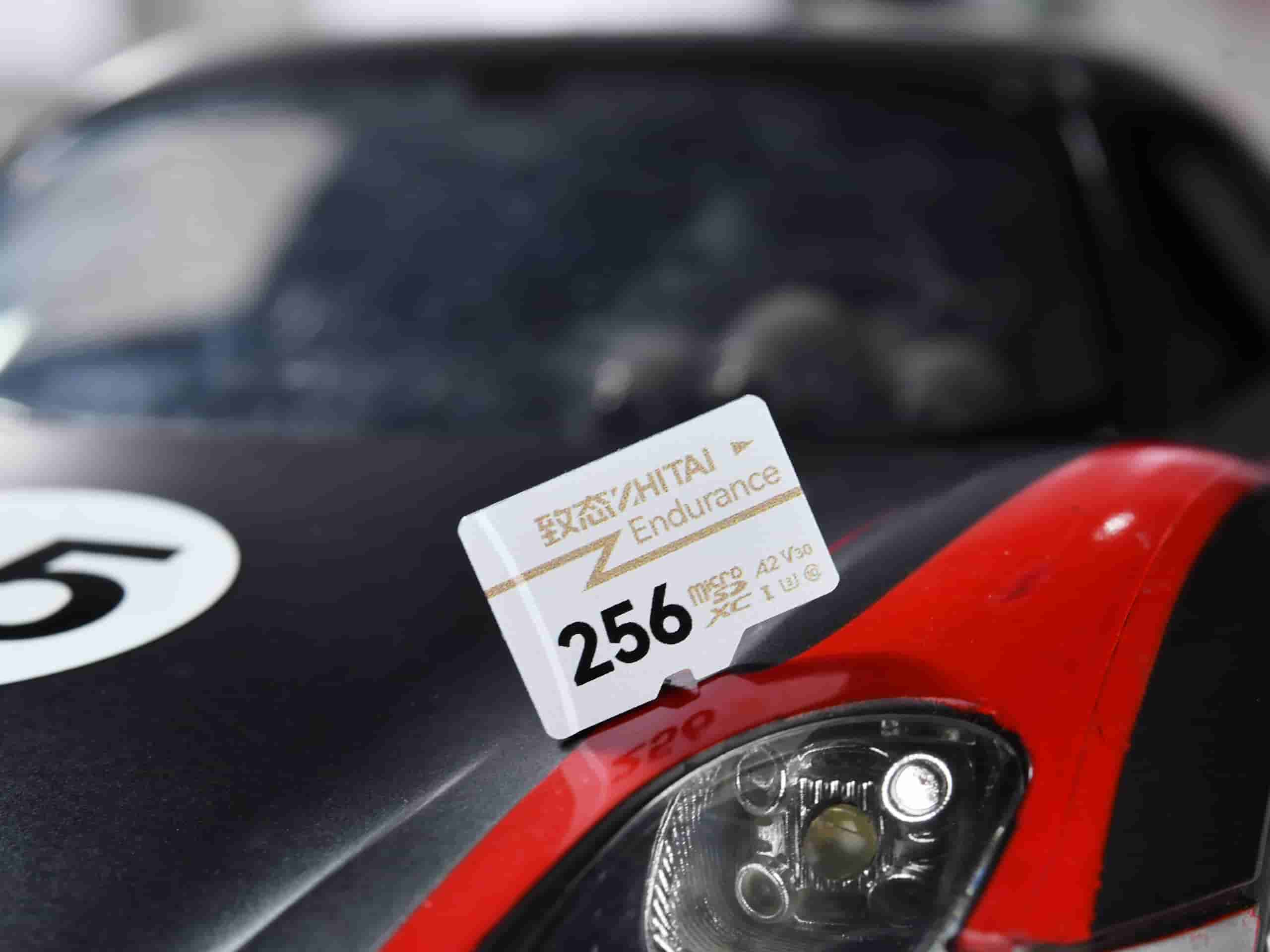 1761792316968262.jpg “致”选好物,尽在京东双11!晚8点开门红,致态全系存储好物购不停!