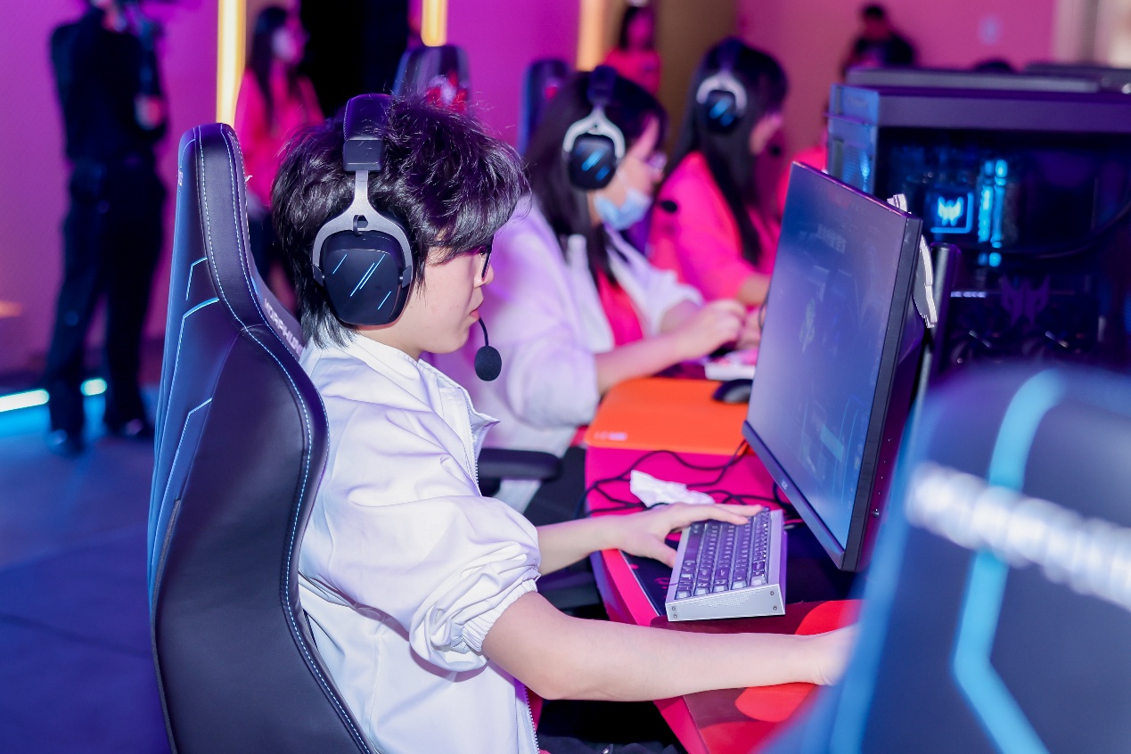 DODO守护!PL Girls冠军战队挑战无畏契约塔尖强者