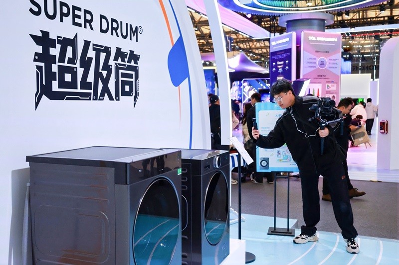 TCL实业AWE 2026焕新打造品牌活力乐园，“屏显+AI”让智慧生活触手可及