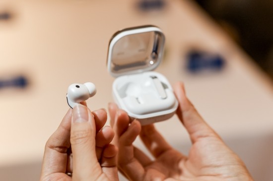 1773897784890015587.jpg 怎样提升差旅体验?三星Galaxy Buds4系列让出行更顺心