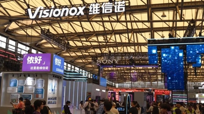深扒维信诺CJ首秀:B端屏厂巨头躬身入局,为年轻人造「新玩具」,一场屏幕破圈实验打响