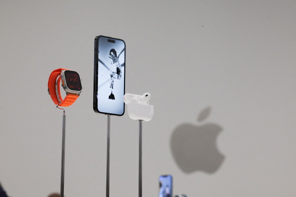 消息称苹果将推出AI眼镜和带有摄像头的AirPods