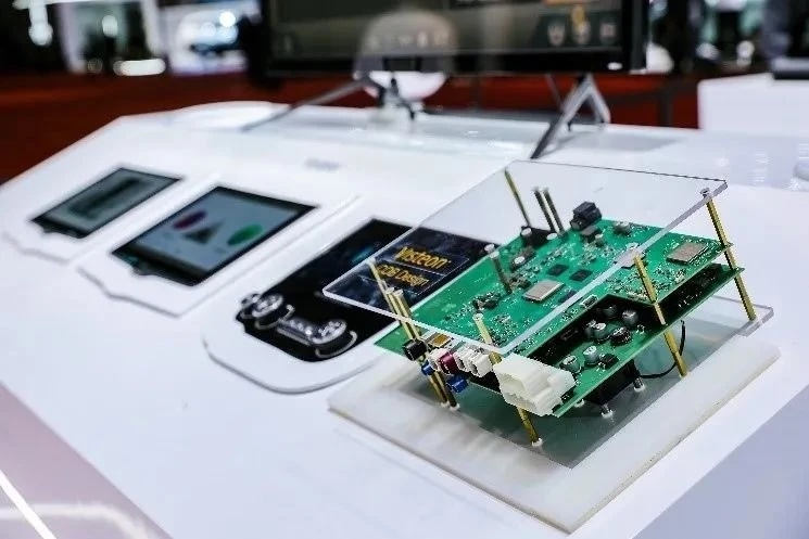 芯擎科技龍鹰智驾芯片 AD1000 发布，7nm 车规工艺