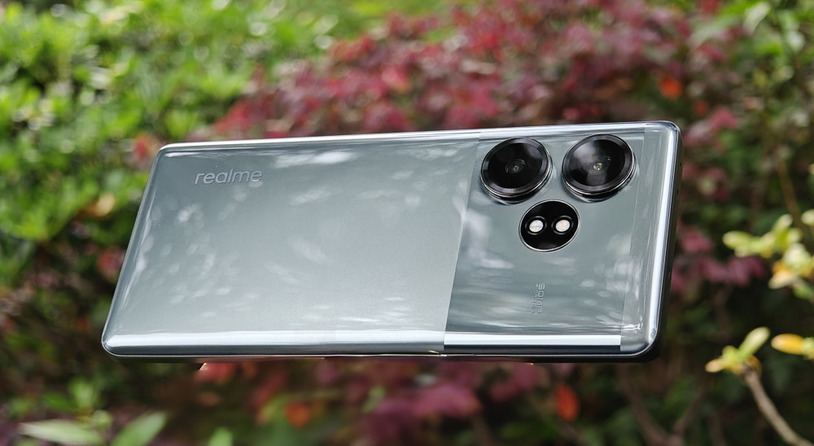 搭载1.5K无双屏的中端卷王：真我GT Neo6 SE评测