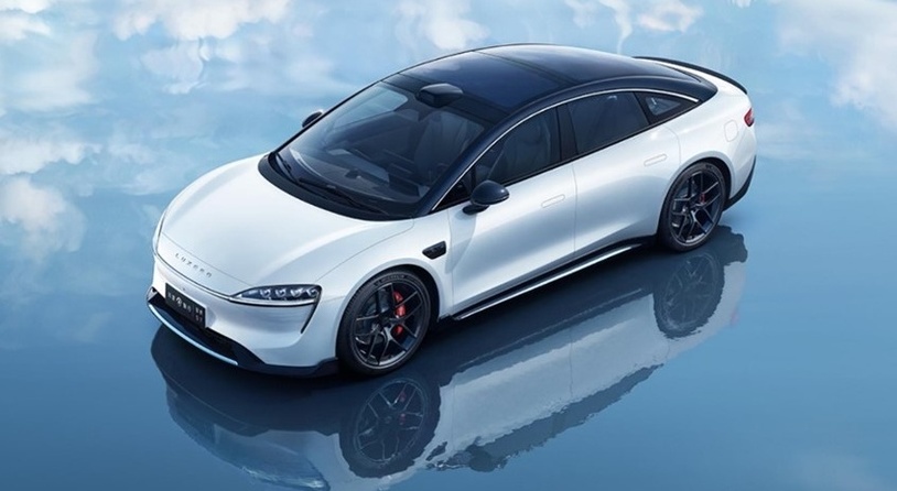 焕新升级，智界S7亮相华为鸿蒙生态春季沟通会