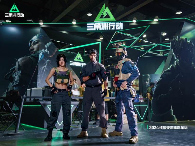 期间,《三角洲行动》特别邀请了三位coser,分别扮演威龙,kai和luna