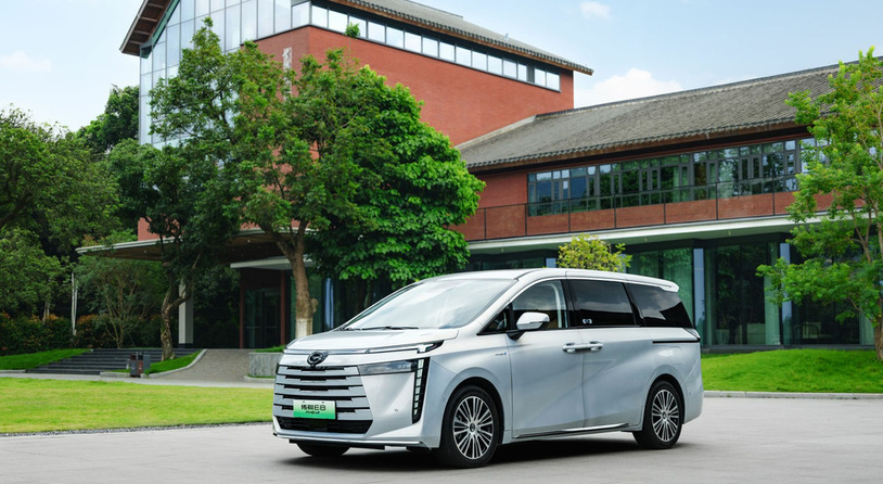 广汽传祺E8+家庭MPV上市：预售价23.58万起