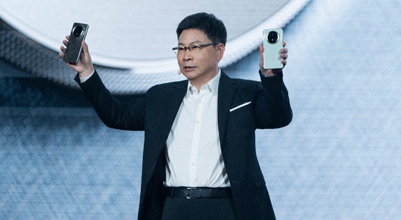 HUAWEI Mate 70系列亮相，售价5499元起