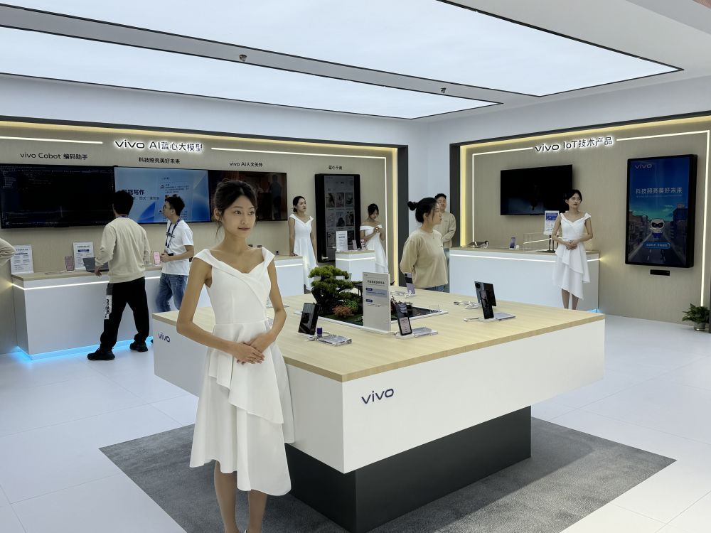 vivo Y300系列手机正式发布 售价1399元起