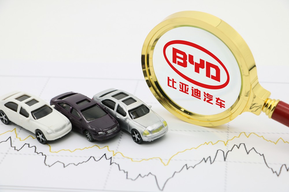 比亚迪海豹荣获2024-2025日本年度风云车“十大最佳车型”奖