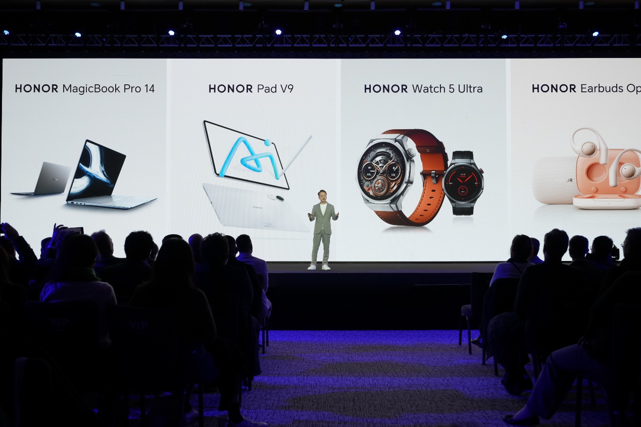 ​荣耀MagicBook Pro 14亮相MWC2025 3月4日国内首销