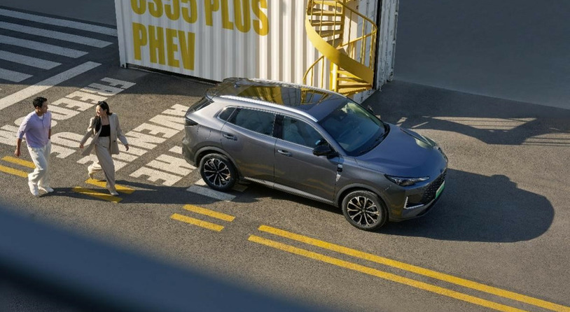 官方指导价10.49万元起，长安第三代CS55PLUS PHEV上市加电不加价