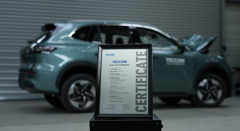 吉利银河E5成功挑战正面中心柱碰超纲试验