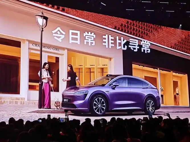 DoNews汽车直击2025上海车展-智界R7增程版