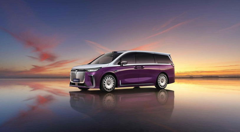 岚图梦想家山河亮相上海车展，极致安全定义四座豪华MPV新标准