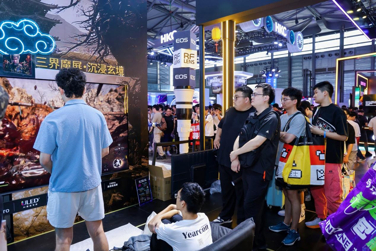海信电视E8Q Pro燃爆2025ChinaJoy，三大硬核技术重塑影游视界