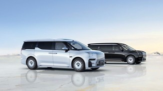 售价78.90万元起，极氪009光辉冰玉白正式上新