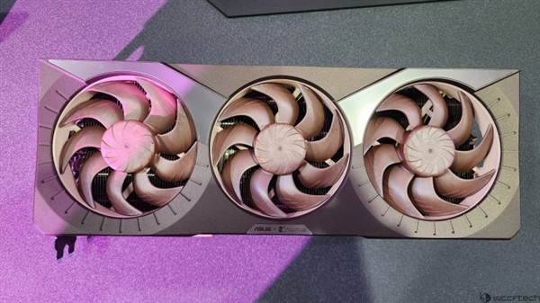 信仰级散热！华硕RTX 5080猫头鹰联名显卡发布：四槽三风扇、2730MHz