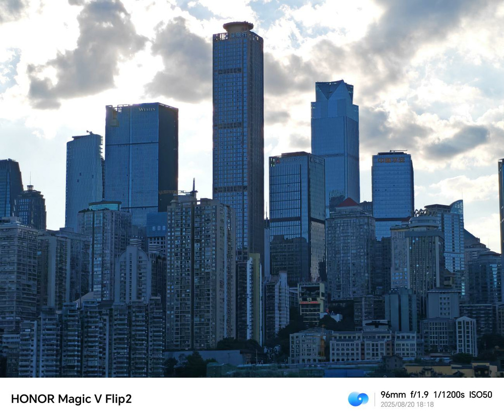 高定设计，折叠美学：荣耀Magic V Flip2
