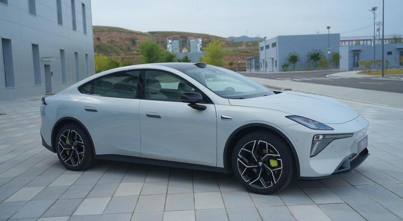 “超跑级底盘”不再是百万专属！深蓝L06国内首搭法拉利同源磁流变技术