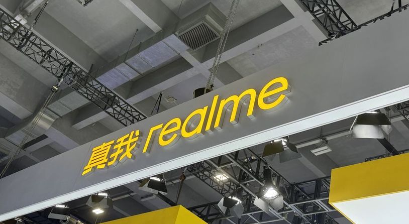 真我正式官宣与理光GR达成影像战略合作