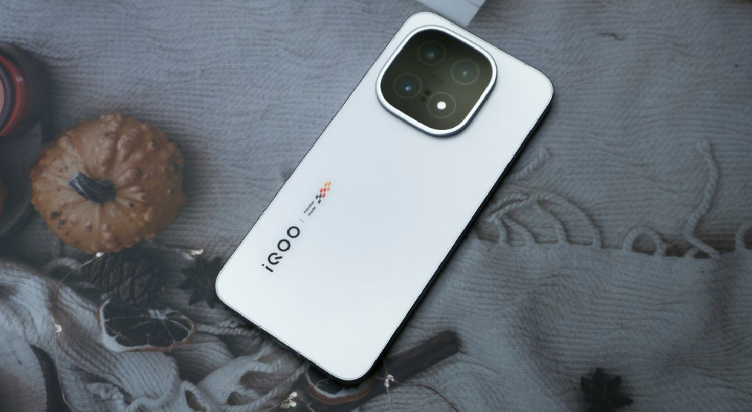 性能、游戏、影像的全维突破：全能旗舰新标杆iQOO 15评测