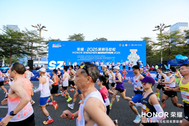 释放潜能 自由翱翔 荣耀·2025深圳马拉松圆满落幕