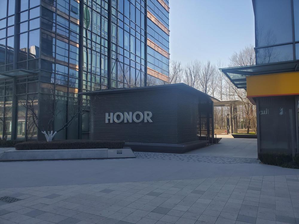 全新荣耀WIN系列正式揭晓，“年度电竞夯机”即将发布