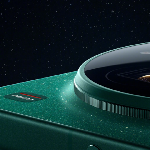 小米最惊艳、最薄的Ultra！小米17 Ultra星空绿外观细节公布：超大R角2D直屏