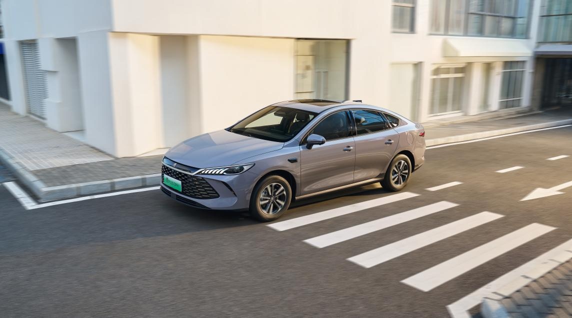 比亚迪推出大电池DM-i车型，纯电续航翻一倍，8.98万元起！