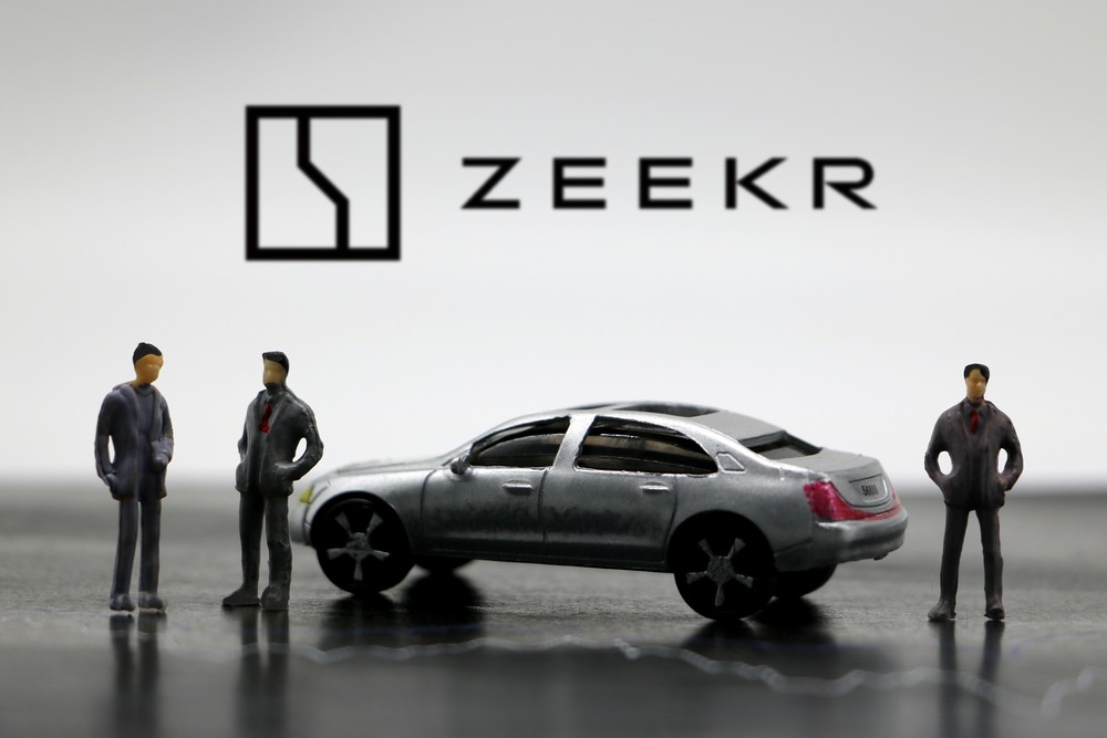 极氪 8X 旗舰电混 SUV 极昼白、极夜黑官图发布