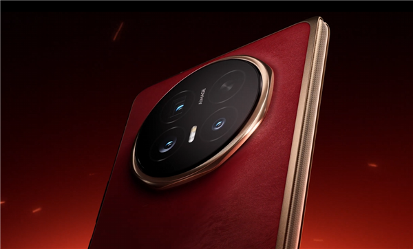 荣耀Magic V6全新赤兔红色亮相！金色中框 大红背板喜庆大气