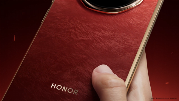 荣耀Magic V6全新赤兔红色亮相！金色中框 大红背板喜庆大气