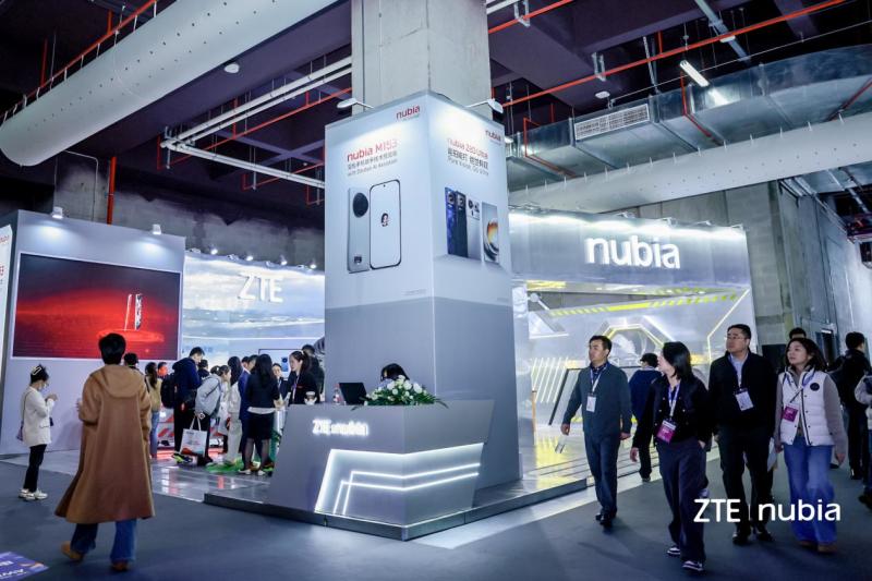 中兴携系列AI终端亮相AWE2026 ，AI原生手机与AI宠物成焦点