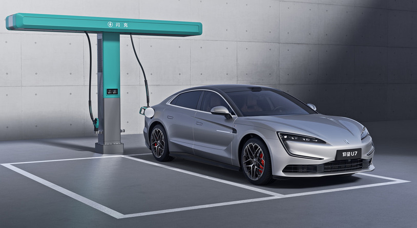 仰望三款旗舰齐发，闪充技术赋能极致体验，重塑高端出行新标杆