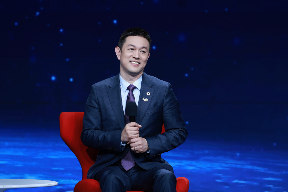 央视《对话》解码：换电、家充、超快充三种加电模式，谁更具优势？