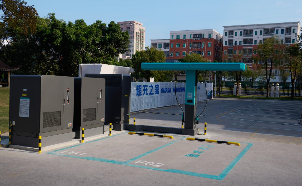 让电动车像燃油车一样补能，比亚迪掀起效率革命