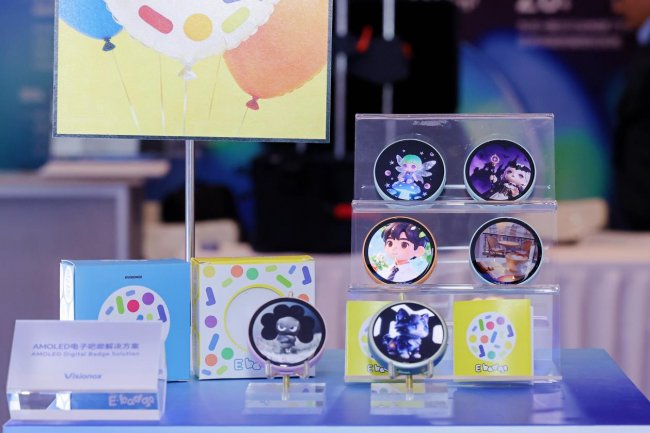 瞄准千亿级市场，维信诺全球首发AMOLED电子吧唧