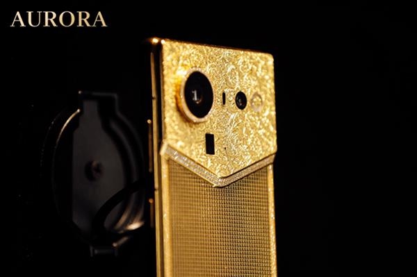 俞浩晒追觅手机真机!鳄鱼皮+黄金外观:奢华无比