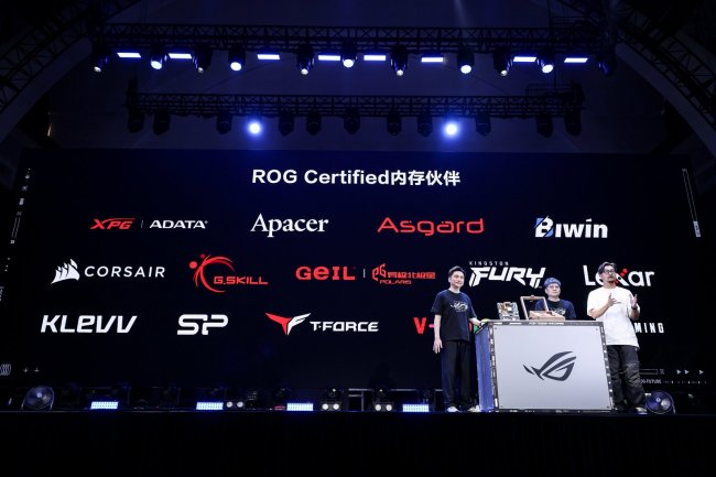 信仰补全 ROG首款幻刃内存亮相ROG DAY 2026