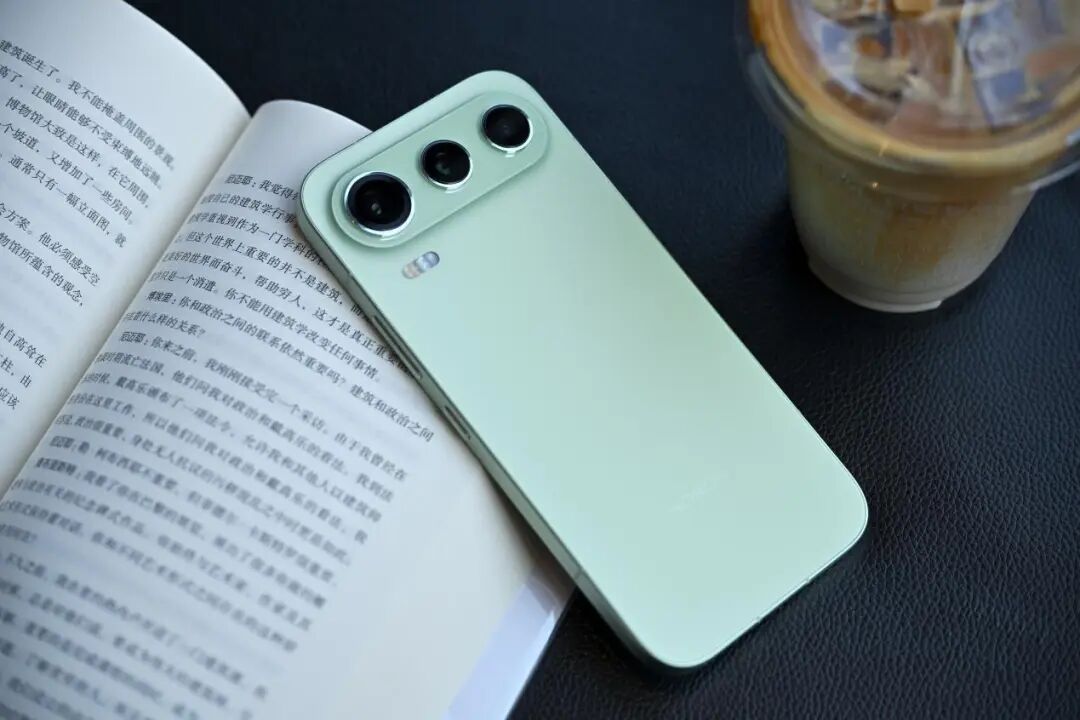荣耀600 Pro评测：拍人通透得像会呼吸，4K Live图终于不用挑帧了