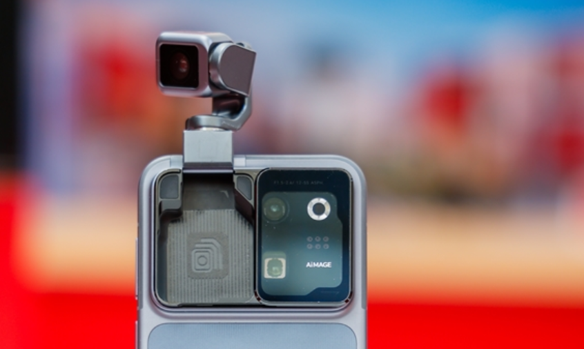 打破传统形态 荣耀 Robot Phone：机械臂云台 + 电影级影像