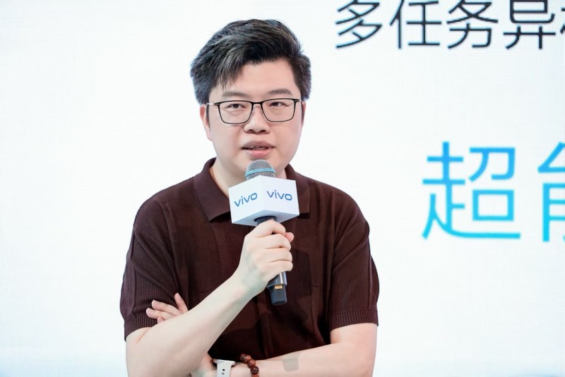 不做“折返跑”，只做“任务流”：一颗旗舰芯如何重写大屏多任务体验